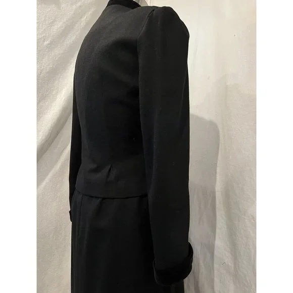 Sophisticated Black Skirt Set - Picture 13 of 16